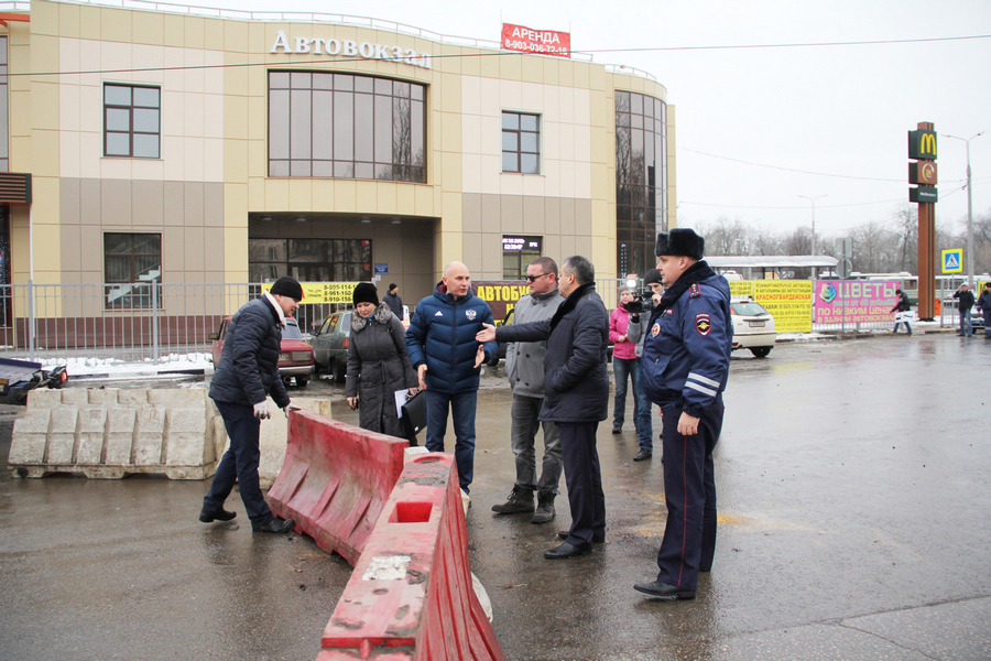 Автовокзал новомосковск. Автовокзал Новомосковск Тульская область. Автостанция города Новомосковск. Начальник   автовокзала   Новомосковска.