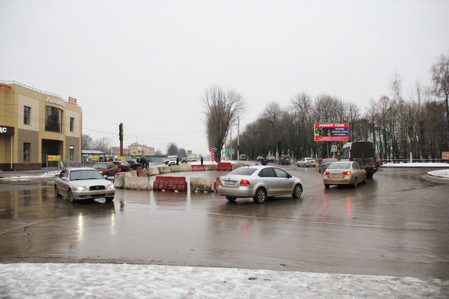 Автовокзал новомосковск. Вокзал Новомосковск Тульская область. Новомосковский автовокзал. Автостанция Новомосковск. Новомосковск Тульская область автовокзал фото.