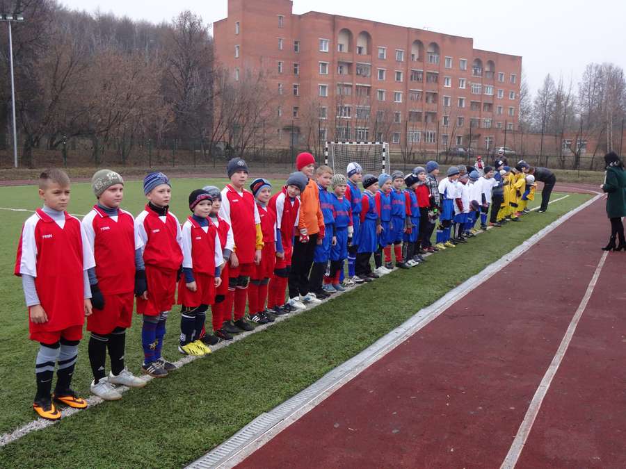 Новомосковск 14 день. НКФКС Новомосковск. День города Новомосковск стадион. Олимп 2 Новомосковск дети на площадке.