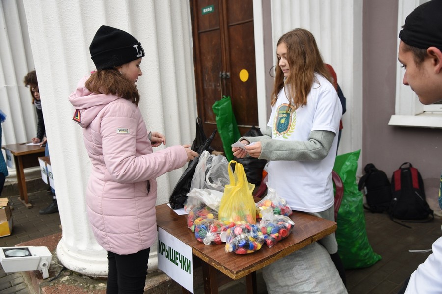 Помощь нуждающимся детям. Нуждающимся детям. Поможем нуждающимся.