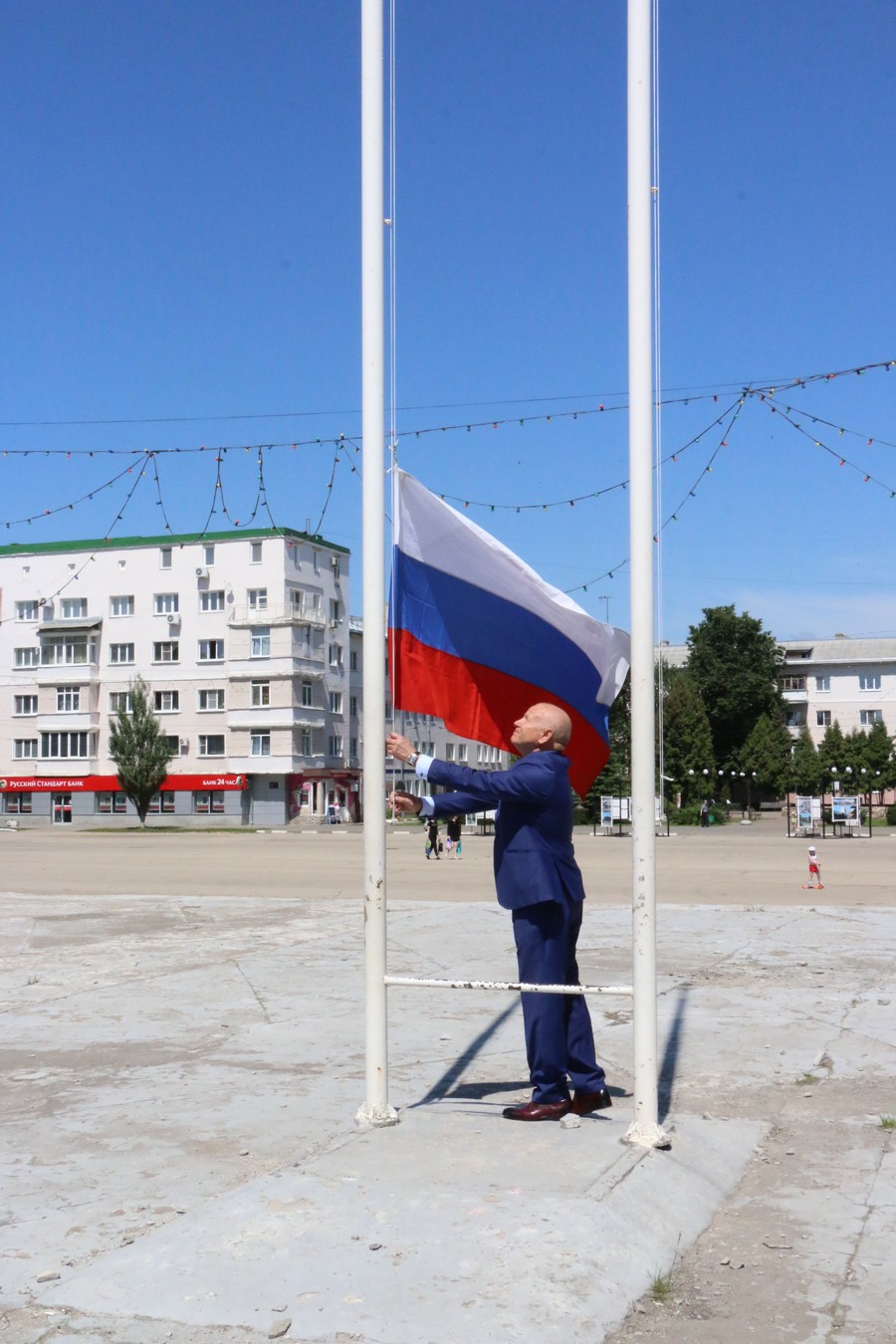 Новомосковск присоединился к всероссийской акции «Флаги России»