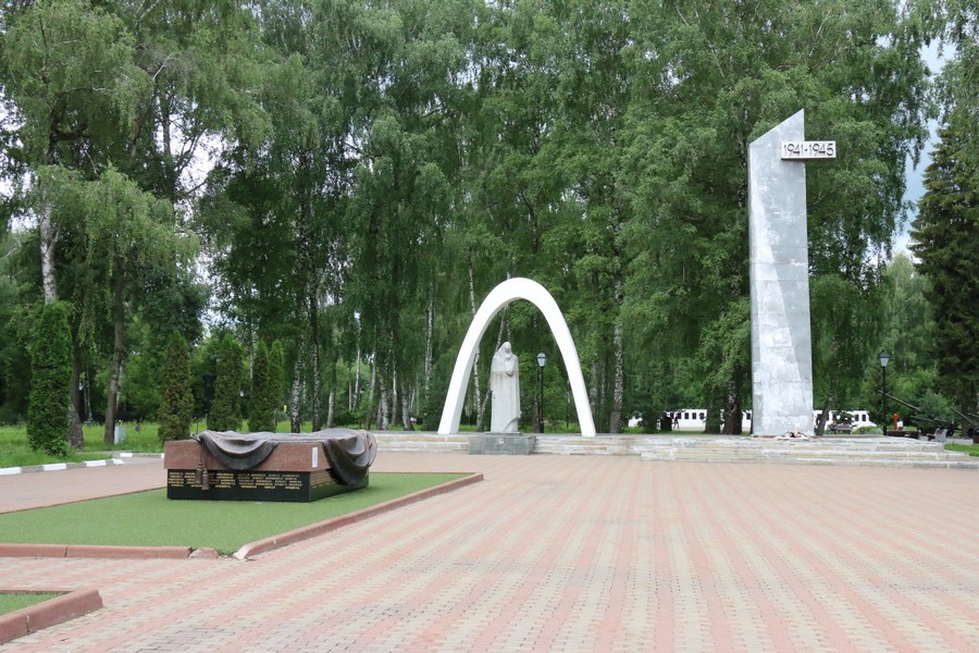 Парк памяти. Парк памяти и славы Новомосковск Тульская область. Новомосковск аллея памяти и славы. Аллея славы в Новомосковске Тульской области. Парк воинской славы Новомосковск.