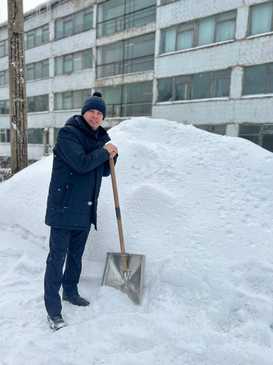 Новомосковск всегда был дружный!!! Сейчас помочь с лопатой нужно!»