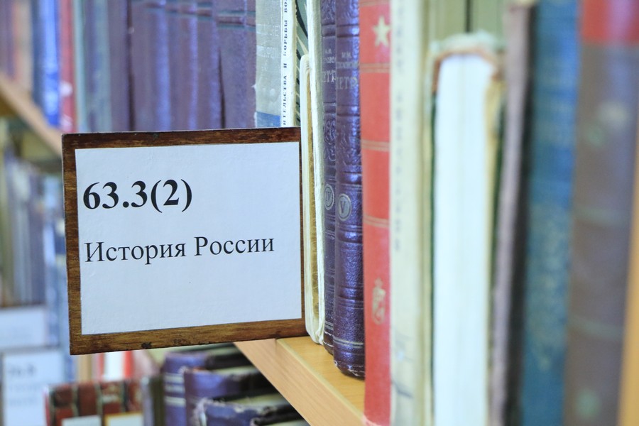 женщина рассказывает анекдот про пушкина маяковского | Дзен