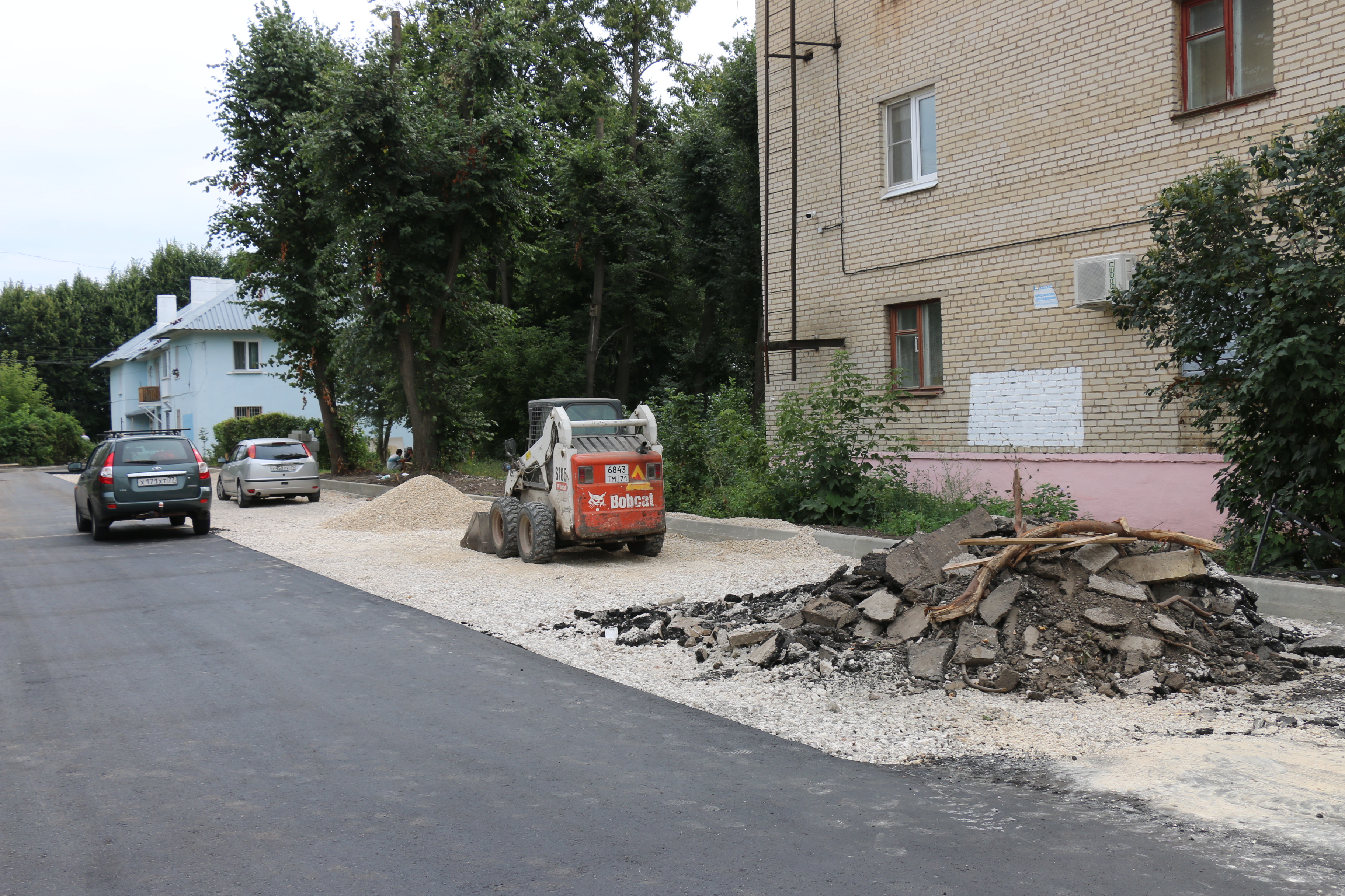 Продолжается благоустройство придомовых территорий по улицам Трудовые  Резервы и Октябрьская | 10.08.2021 | Новомосковск - БезФормата