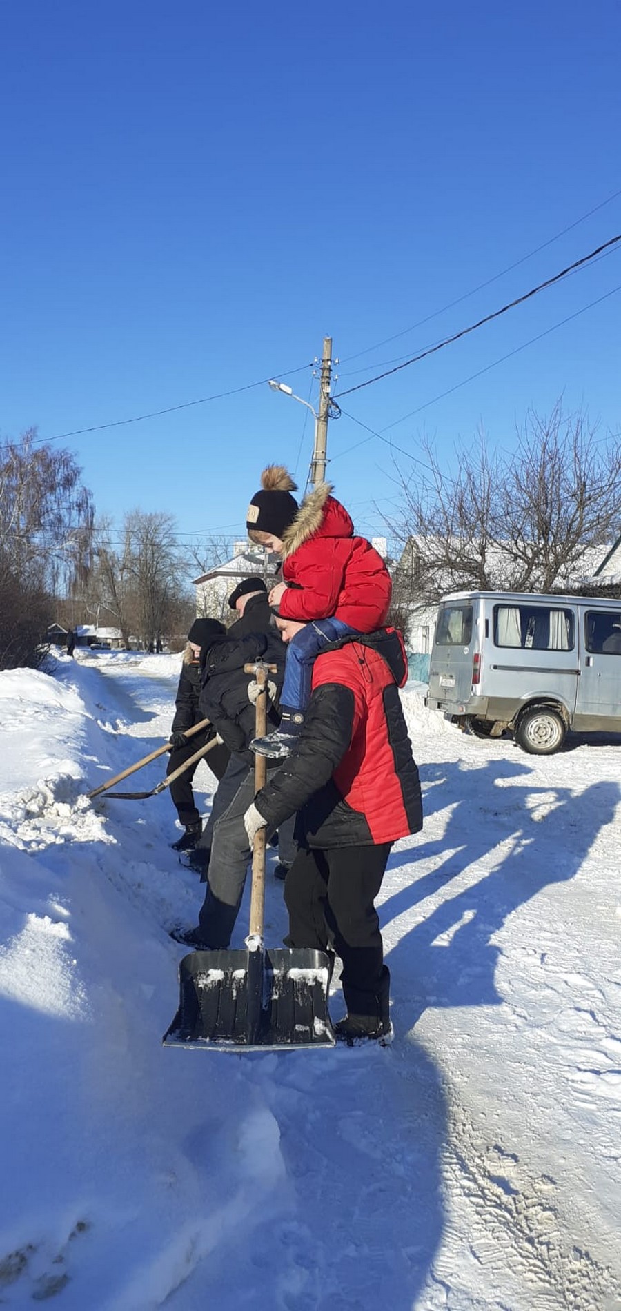 Новомосковск всегда был дружный!!! Сейчас помочь с лопатой нужно!»