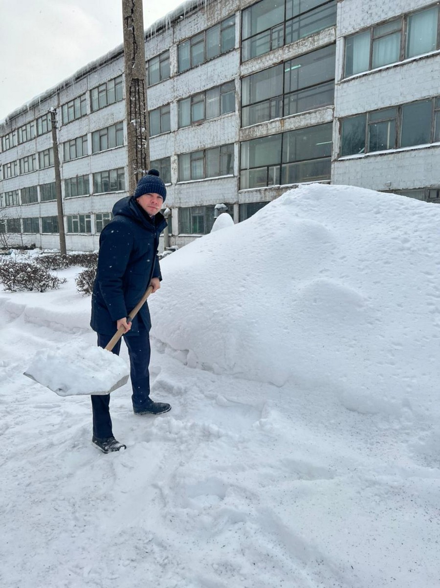 Новомосковск всегда был дружный!!! Сейчас помочь с лопатой нужно!