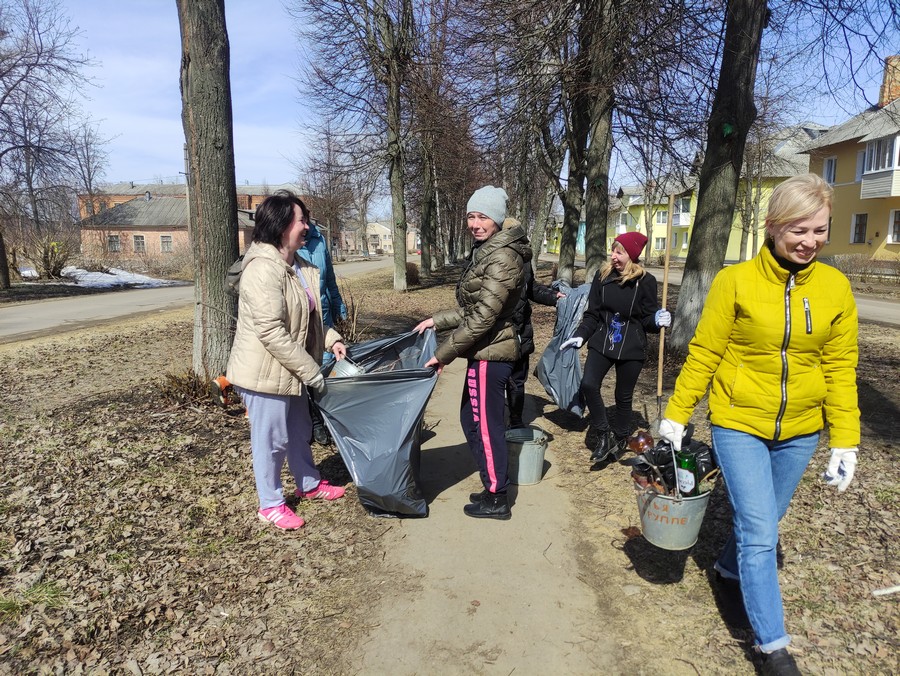 Новомосковские новости. Субботник фото. Уборка города. Жители Новомосковска. Субботник в Новомосковске.