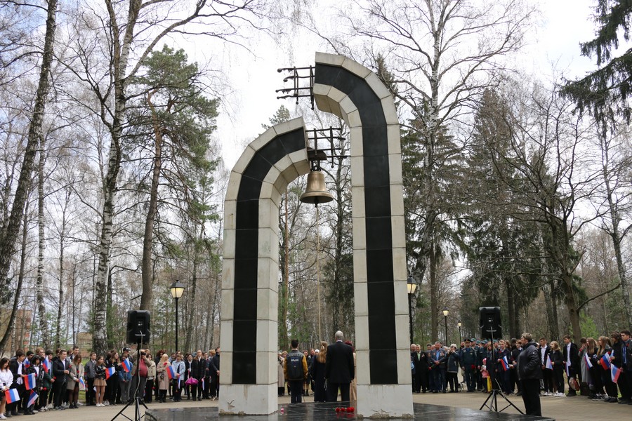 Новомосковск 14 дней тульская область. Ликвидаторам ЧАЭС В Новомосковске. Городской парк сейчас. Памятник чернобыльцам в парке Сахарова. Новомосковск электростанция.