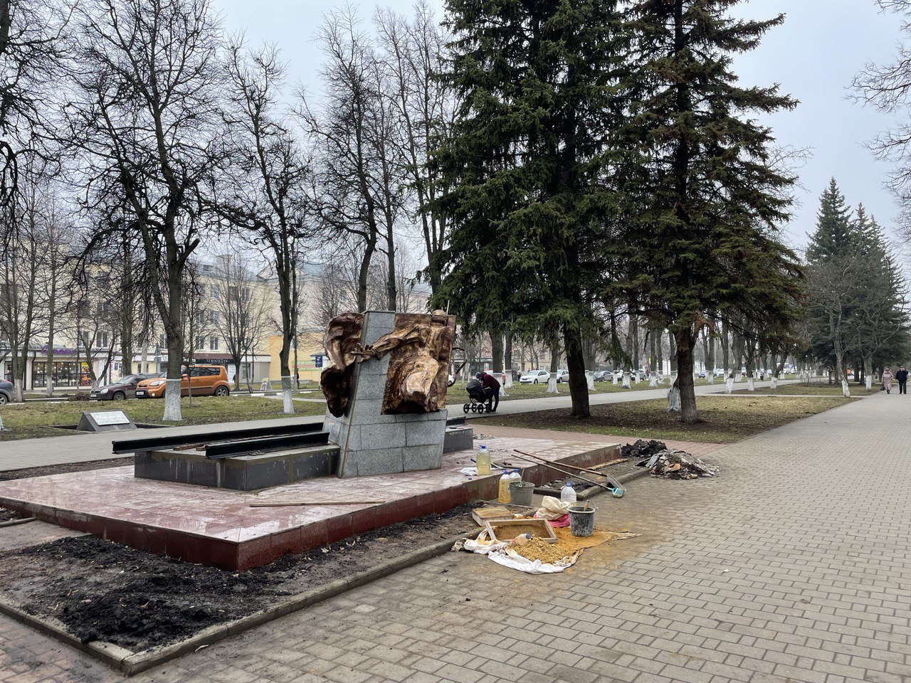 В Новомосковске приводят в порядок памятники и воинские захоронения |  19.04.2022 | Новомосковск - БезФормата