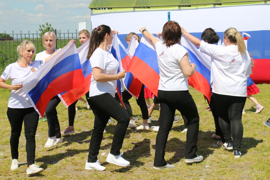 12 июня новости. Флешмоб ко Дню российского флага.