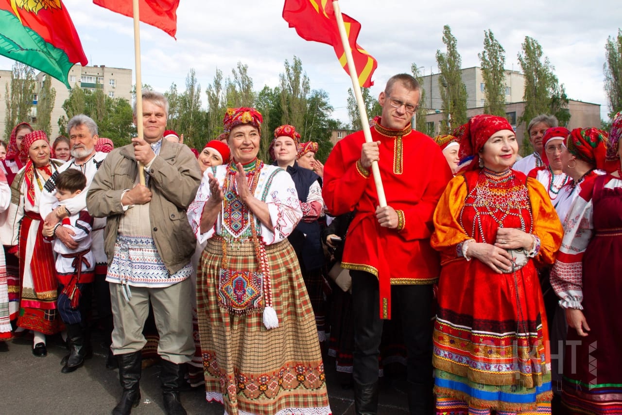 Представляет народная. Народные коллективы России. Традиции Тульской области. Что для тебя Россия.