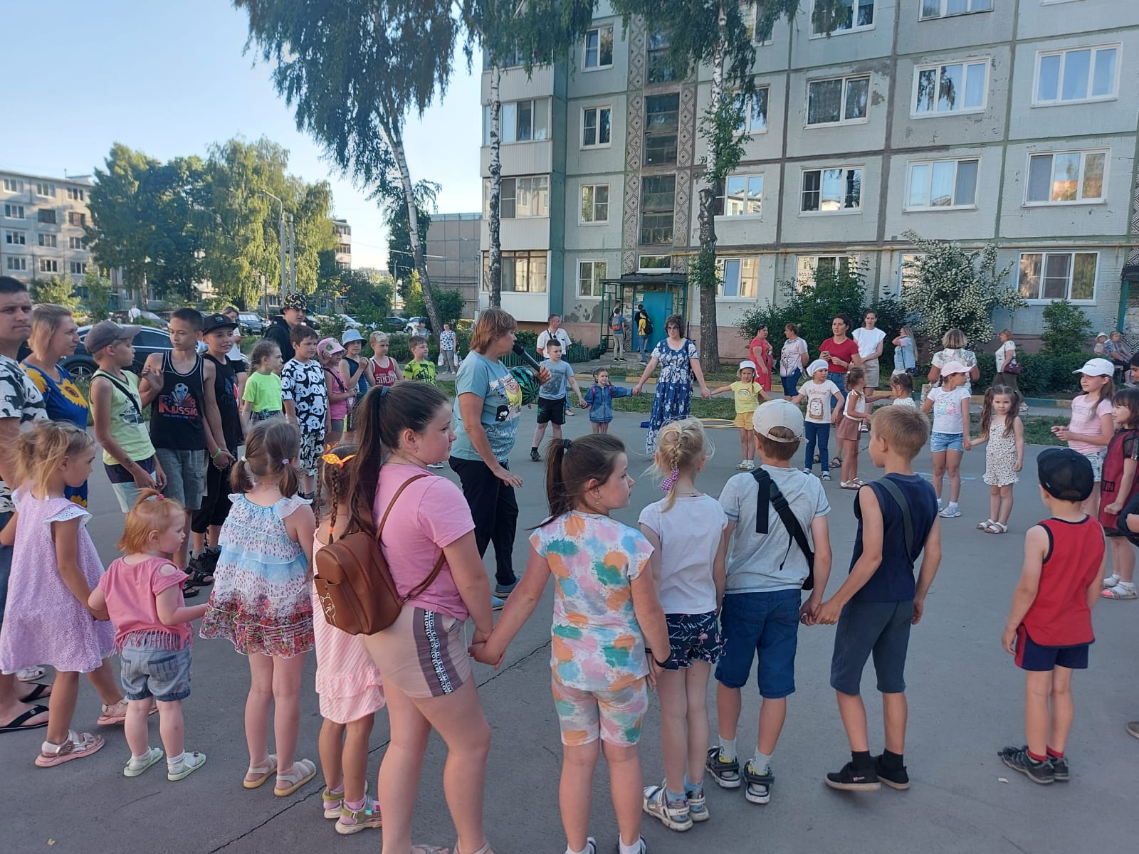 Погода в новомосковске тульской. Лето во дворах Новомосковск. Летние мероприятия. Культурное лето. Лето во дворе.