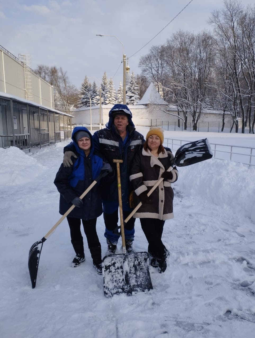 Новомосковск всегда был дружный! Сейчас помочь с лопатой нужно