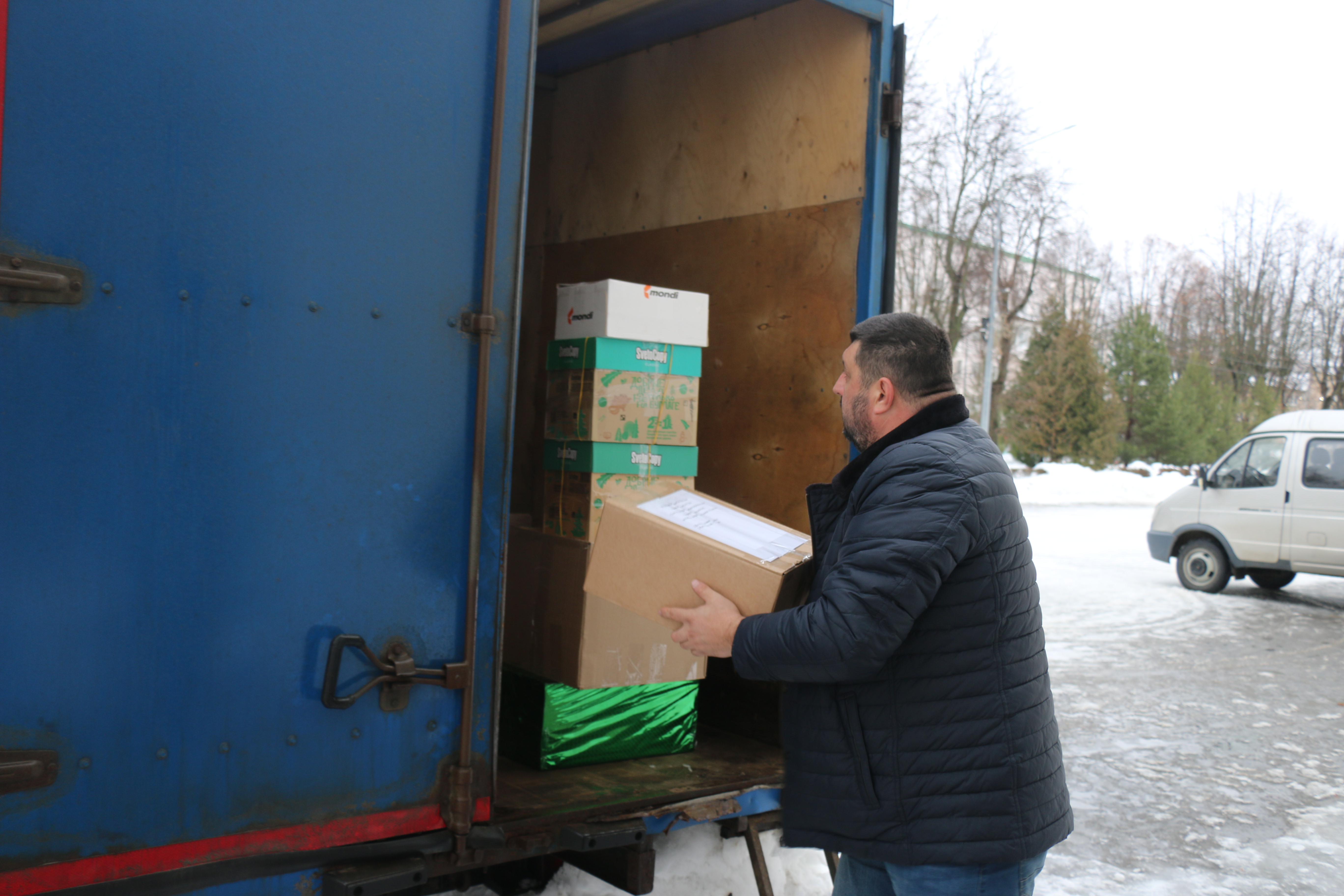 В Новомосковске отправили новогодние подарки для участников СВО