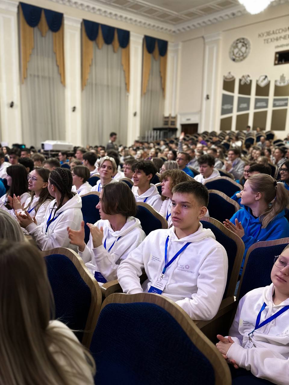 Школьники из Новомосковска вошли в число финалистов Всероссийского детского  научного конкурса ДНК-2024 Фонда Андрея Мельниченко в Кемерово