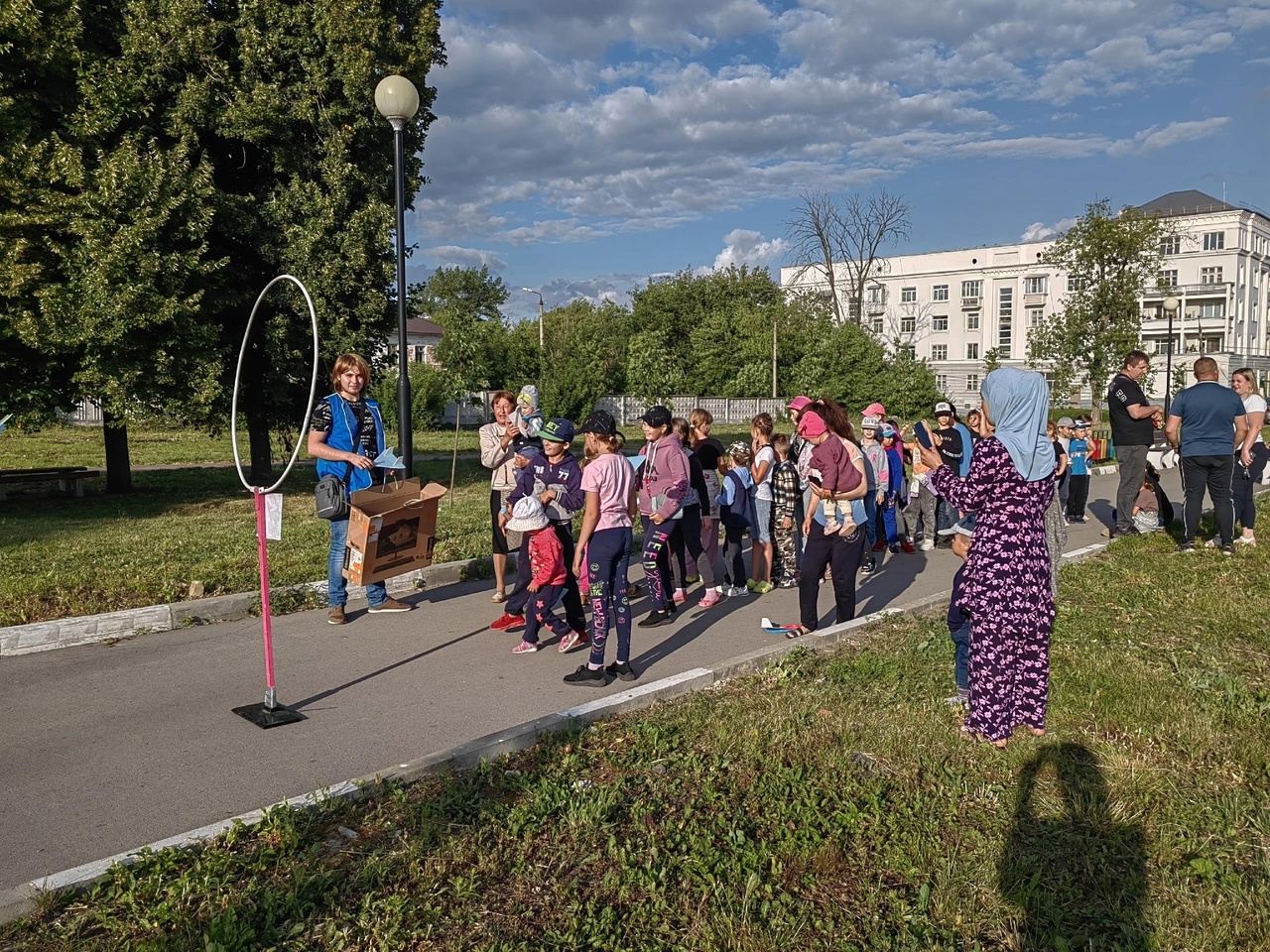 Дети во дворе фото