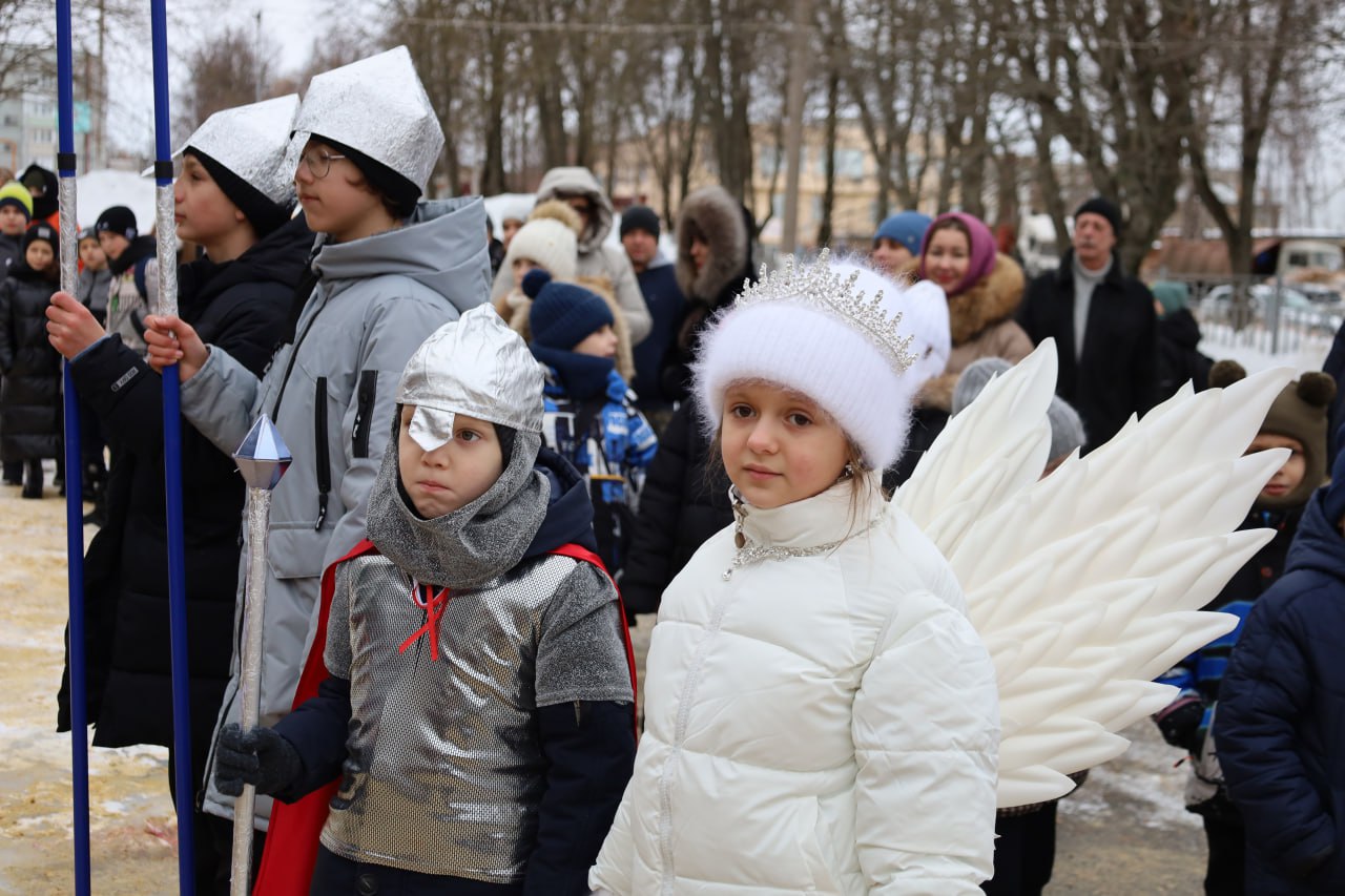 Шумно и весело прошли Новогодние Ёлки в начальной школе