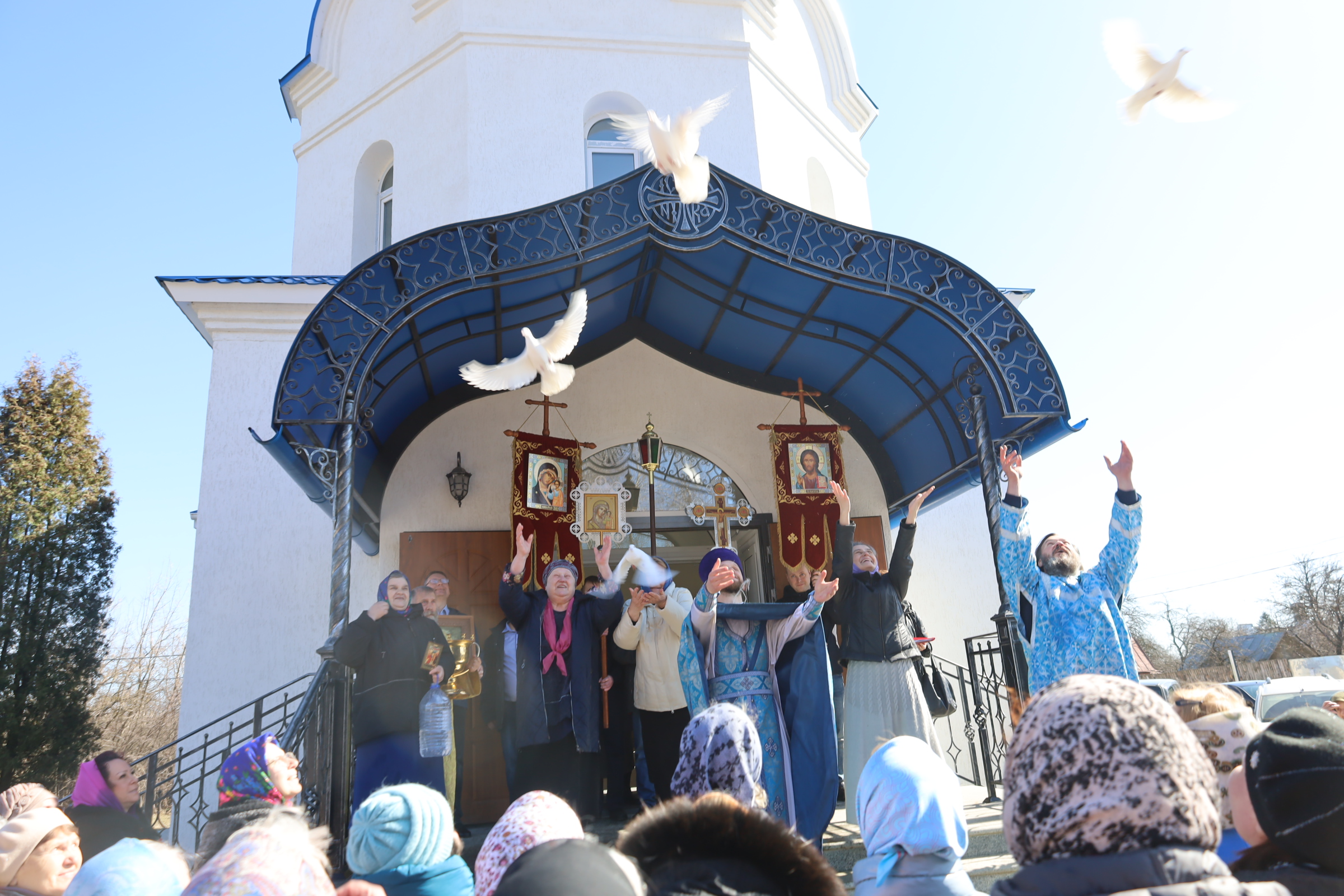 Новомосковцы сегодня празднуют Благовещение